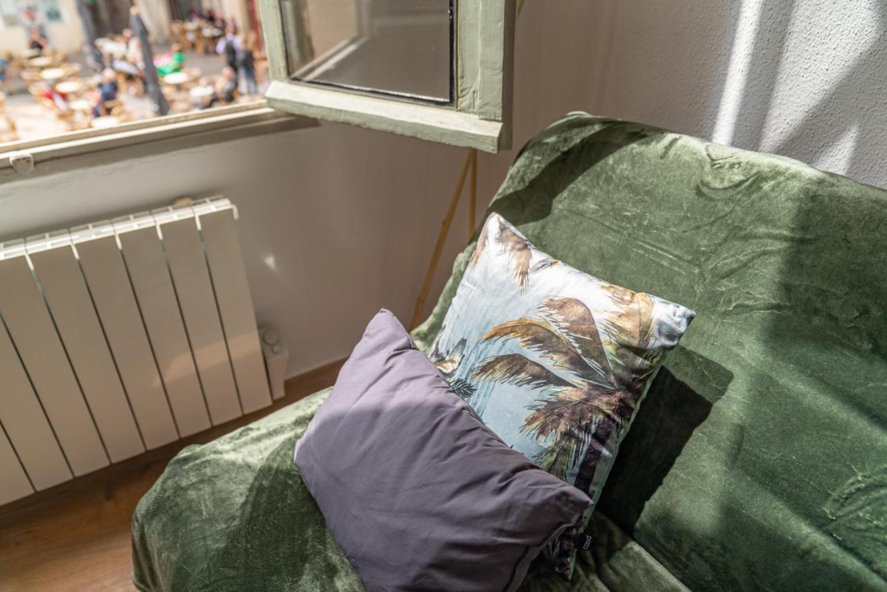 Un Pied A Terre Avec Terrasse A La Cathedrale - Nuit A Nîmes