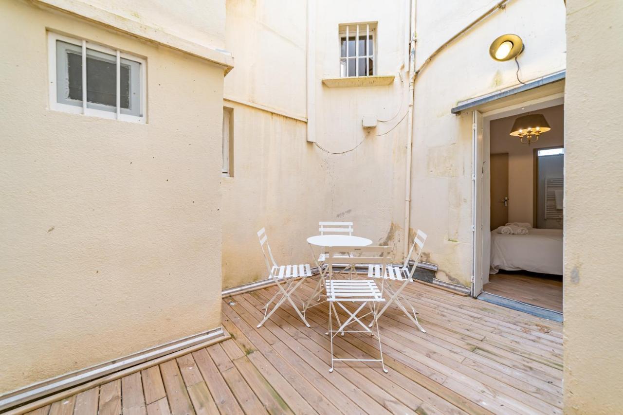 Apartment Un Pied A Terre Avec Terrasse A La Cathedrale - Nuit A *